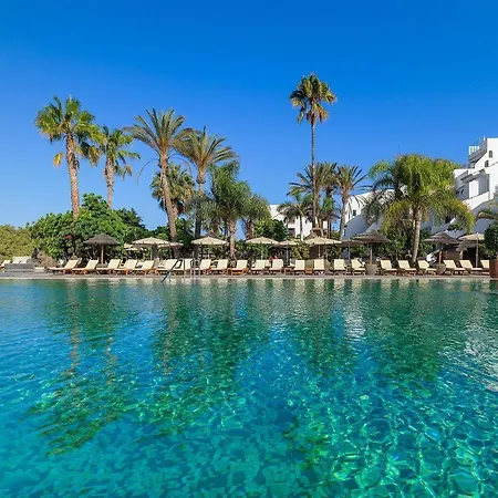 Regency Country Club, Отель