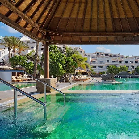 Regency Country Club, Ξενοδοχείο 3*