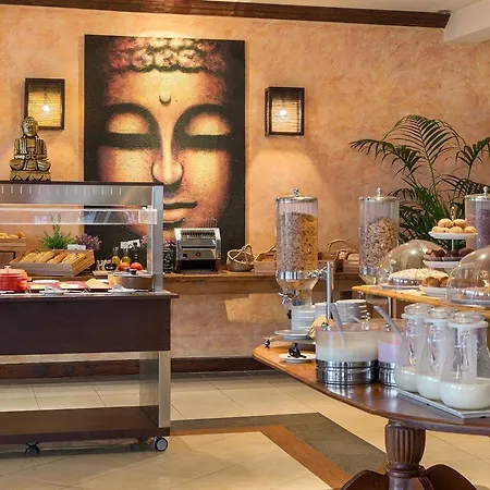 Отель Regency Country Club,
