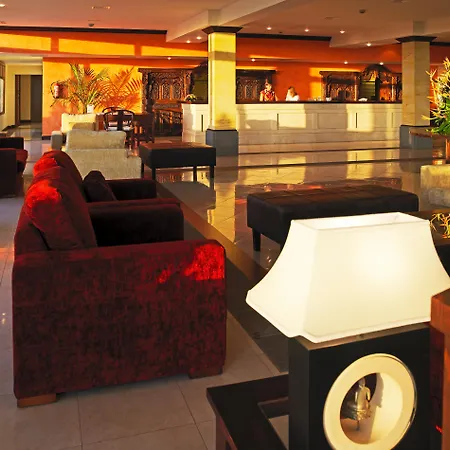 Regency Country Club, Ξενοδοχείο