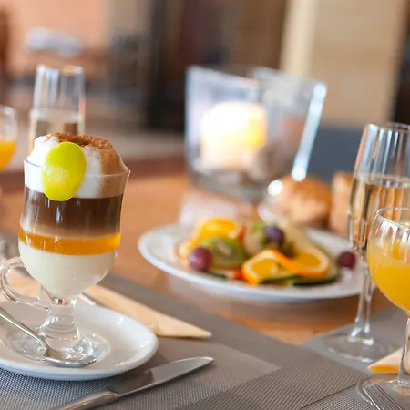 Regency Country Club, Ξενοδοχείο