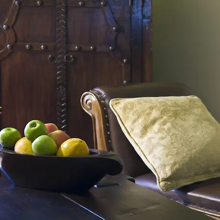 Regency Country Club, Ξενοδοχείο