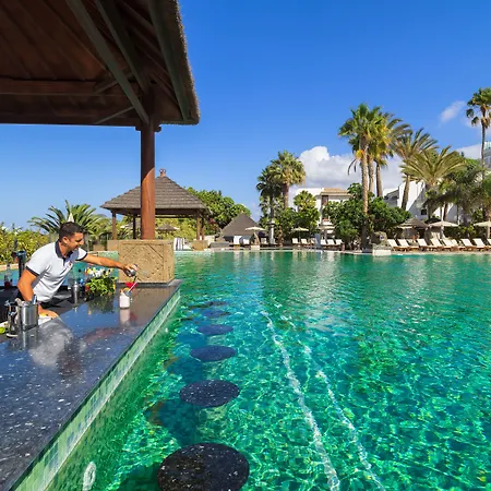 Regency Country Club, Ξενοδοχείο