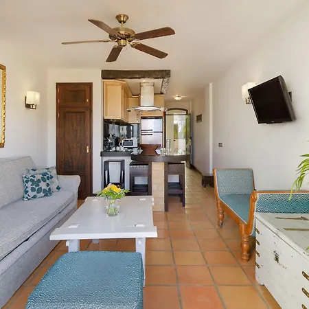 Regency Country Club, Ξενοδοχείο 3*