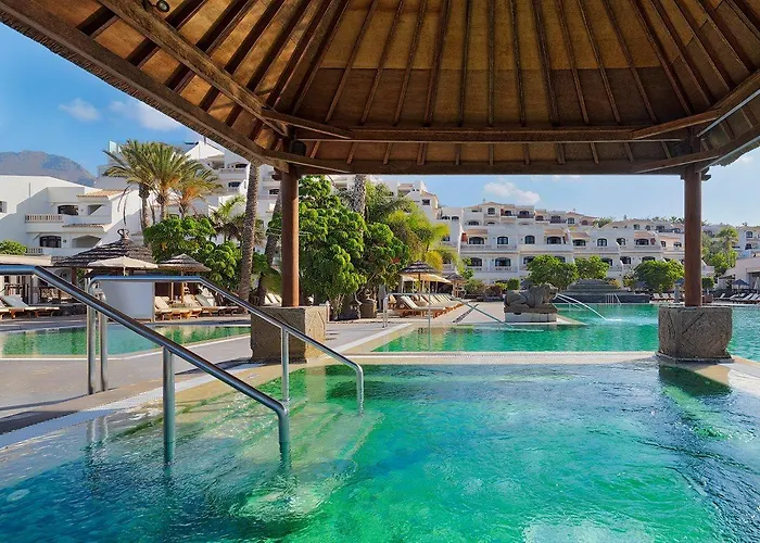 Regency Country Club, Hotell 3*