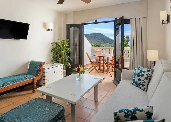 Regency Country Club, Hotell 3*