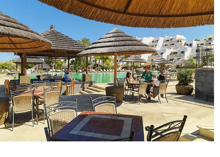 Regency Country Club, Hotell 3*