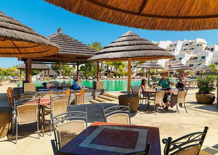 Regency Country Club, Otel