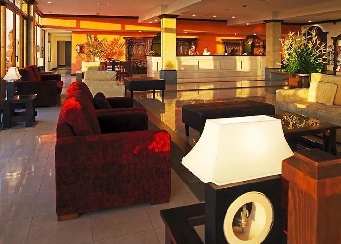 Regency Country Club, Hotell