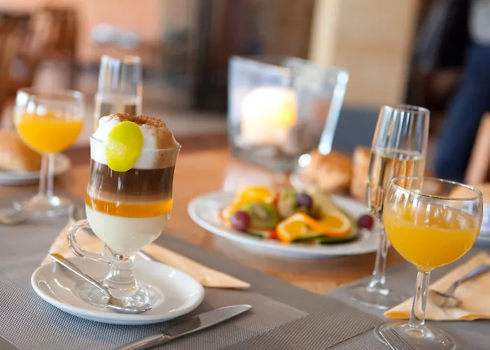 Regency Country Club, Hotell