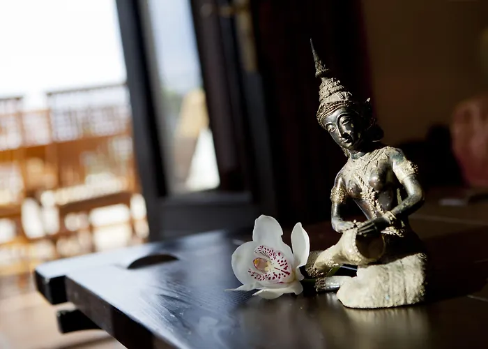 Regency Country Club, Hotell 3*