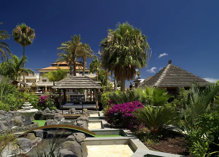 Regency Country Club, Hotell 3*